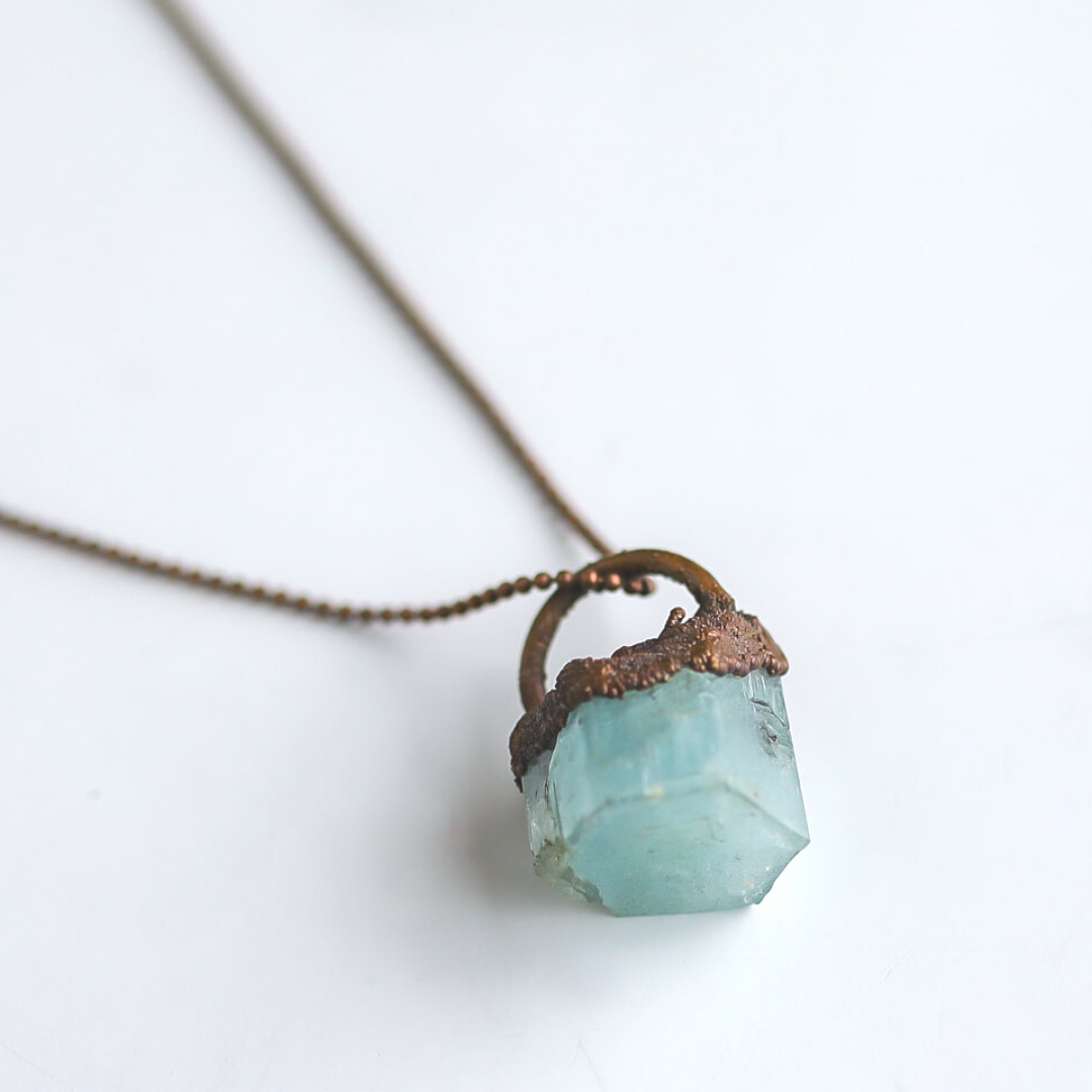 Aquamarine pendant necklace deals